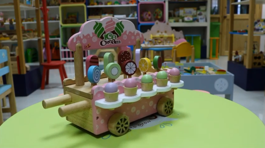 Xe bán kem dễ thương từ Đồ chơi gỗ Nam Hoa - Wooden Ice-cream shop toy for kids from Nam Hoa Toys